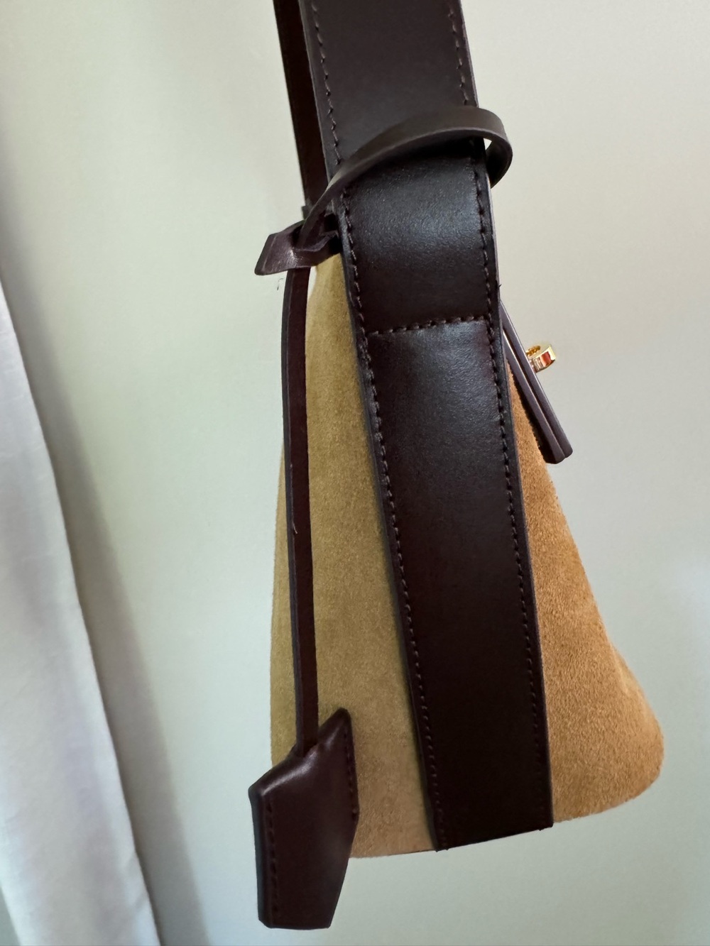 Suede Hobo Bag in Gold
VERAFIED - Picture 5 of 6